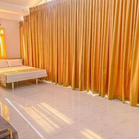 Legends Hotel & Restaurant - Lemery And Taal Εξωτερικό φωτογραφία