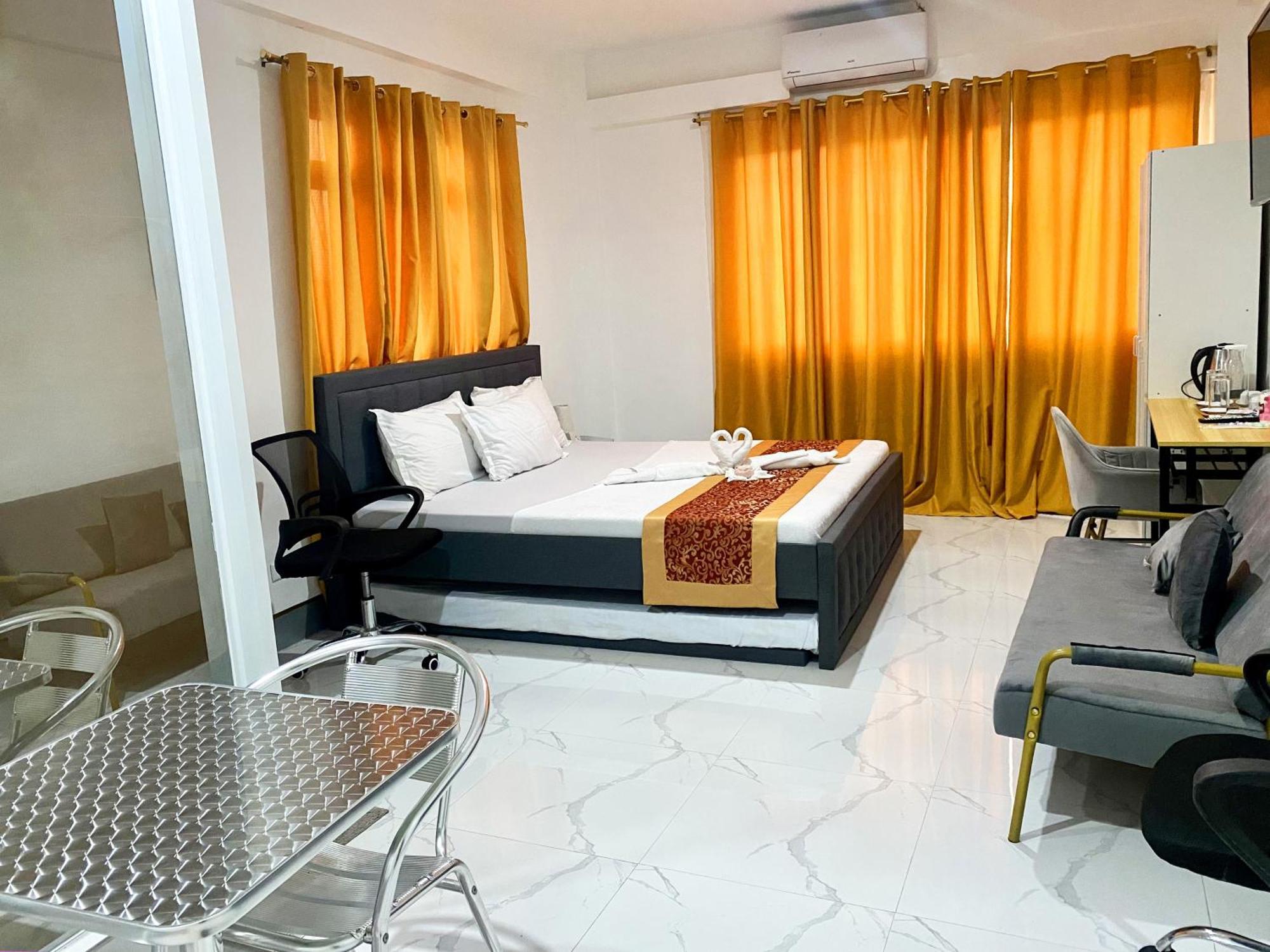 Legends Hotel & Restaurant - Lemery And Taal Εξωτερικό φωτογραφία