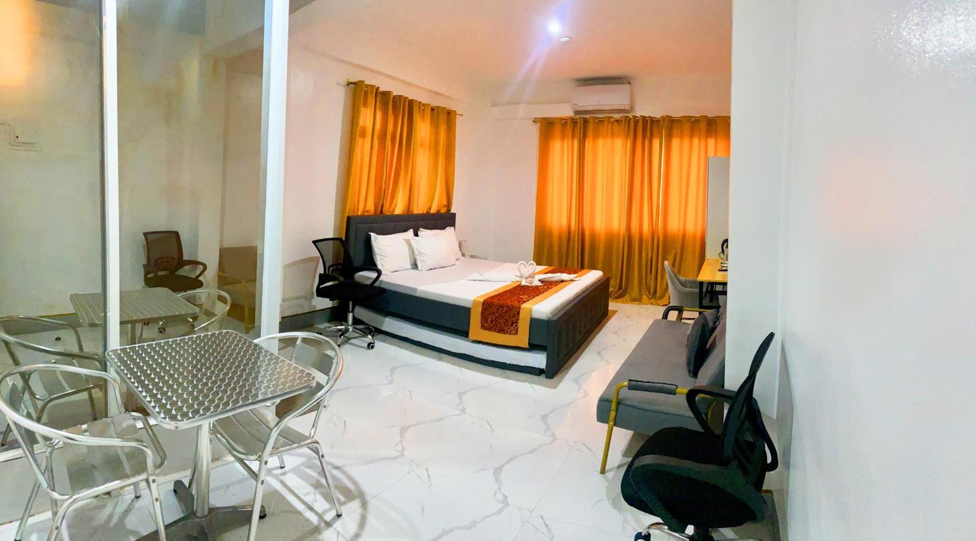 Legends Hotel & Restaurant - Lemery And Taal Εξωτερικό φωτογραφία
